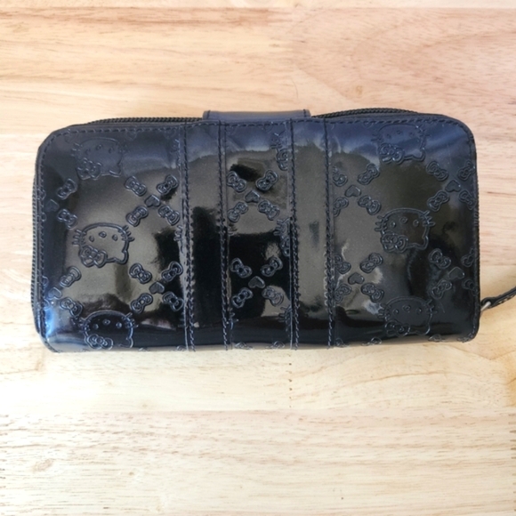 Loungefly Sanrio Hello Kitty Patent Leather Embossed Black Zip Around Wallet - Picture 6 of 8
